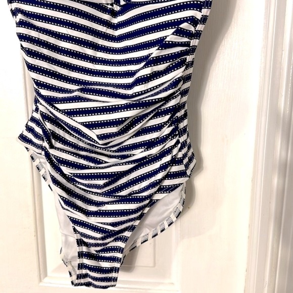 NWOT Women’s Nip Tuck Blue & White Striped Multi Fit Cup One Piece Swimsuit Sz 6 - Picture 5 of 11